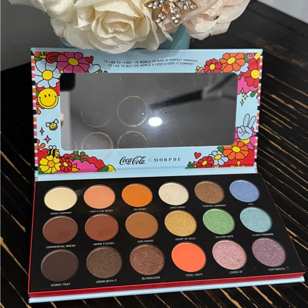 Morphe Unisex Coca Cola 1971 Eyeshadow Artistry Palette The Unity Collection